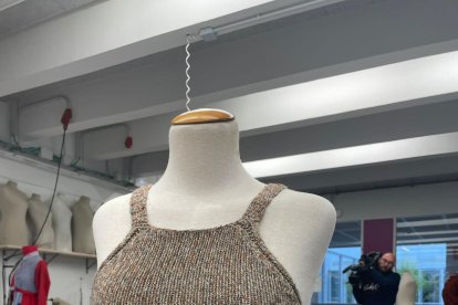El upcycling es una práctica denominada superreciclaje porque transforma una prenda con otras dos y la llega a mejorar.