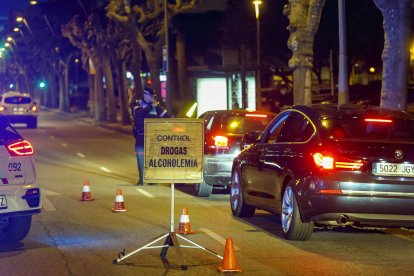 Los vehículos comienzan a parar en el control de alcohol y droga. SANTI OTERO