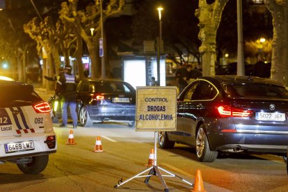 Los vehículos comienzan a parar en el control de alcohol y droga. SANTI OTERO