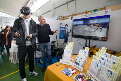 La muestra de equipamientos tecnológicos muestran la capacidad de adaptación de la FP. TOMÁS ALONSO