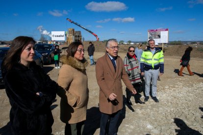 Obras del ramal ferroviario entre el puerto seco de Villafría y la fábrica de Kronospan. TOMÁS ALONSO