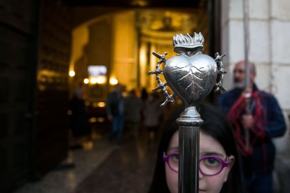La procesión de la Virgen de los Dolores y Rosario Penitencial salió de la parroquia de San Pedro de la Fuente. FOTOS: © ECB / TOMÁS ALONSO