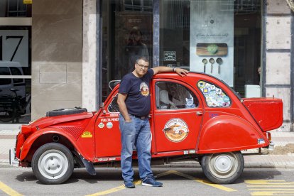 García posa con 'Tomatito'. TOMÁS ALONSO