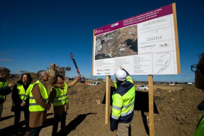 Obras del ramal ferroviario entre el puerto seco de Villafría y la fábrica de Kronospan. TOMÁS ALONSO