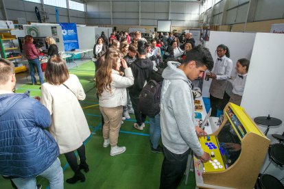 La muestra está pensada para alumnos de 4º de la ESO, que accederían a un Grado Medio, y de 2º de Bachillerato, que alcanzarían un Grado Superior. TOMÁS ALONSO