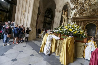 Instante de la procesión de Anuncio Pascual. SANTI OTERO