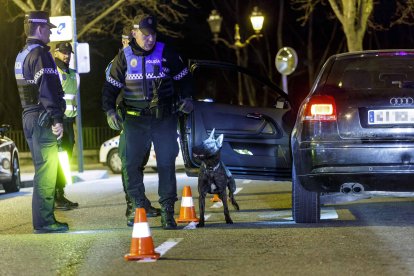 La Unidad Canina, en acción. SANTI OTERO