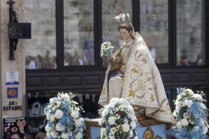Instante de la procesión de Anuncio Pascual. SANTI OTERO