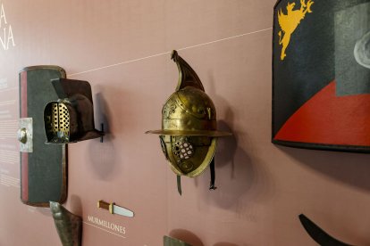 La muestra ahonda en la figura de los gladiadores, su ajuar funerario pero también elementos de su día a día. SANTI OTERO