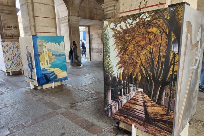 Exposición de cuadros pintados por enfermos, socios de la entidad y artistas de Entredessiguales. ECB