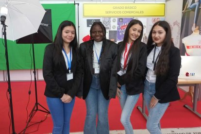 Álbum de fotos. Alumnas del Grado Básico de Servicios Comerciales