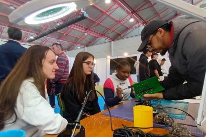 Alumnos del curso de Electricidad y Electrónica