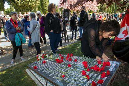 Inauguración del memorial por las víctimas del franquismo en el cementerio de Burgos. TOMÁS ALONSO