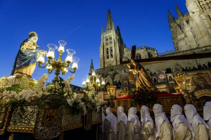 Instante de la procesión del Encuentro. SANTI OTERO