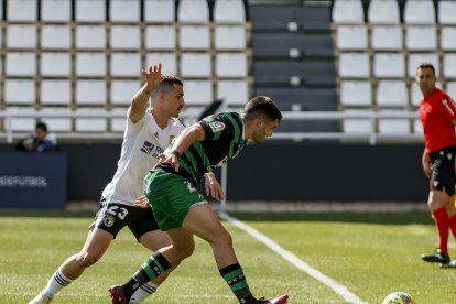 Seis jornadas después, los de Julián Calero recuperaron sus mejores esencias para amarrar tres puntos importantes en El Plantío ante un Racing muy bien acompañado en las gradas y que puso las cosas muy ásperas al once local. FOTOS: © ECB / SANTI OTERO
