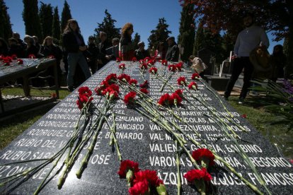 Inauguración del memorial por las víctimas del franquismo en el cementerio de Burgos. TOMÁS ALONSO