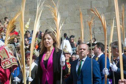 Carolina Blasco participó en la comitiva municipal. Detrás Fernando Martínez Acitores. TOMAS ALONSO