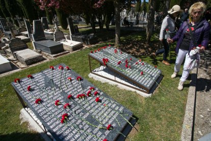 Inauguración del memorial por las víctimas del franquismo en el cementerio de Burgos. TOMÁS ALONSO