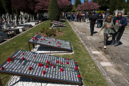 Inauguración del memorial por las víctimas del franquismo en el cementerio de Burgos. TOMÁS ALONSO
