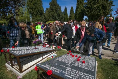 Inauguración del memorial por las víctimas del franquismo en el cementerio de Burgos. TOMÁS ALONSO