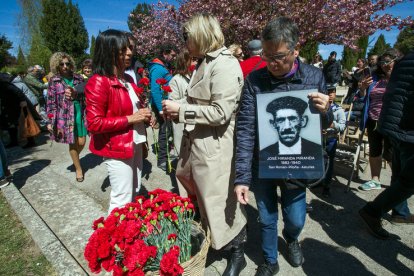 Inauguración del memorial por las víctimas del franquismo en el cementerio de Burgos. TOMÁS ALONSO