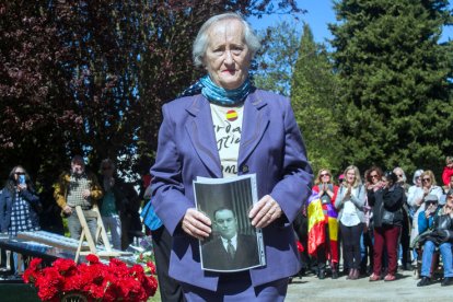 Inauguración del memorial por las víctimas del franquismo en el cementerio de Burgos. TOMÁS ALONSO
