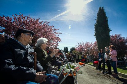 Inauguración del memorial por las víctimas del franquismo en el cementerio de Burgos. TOMÁS ALONSO