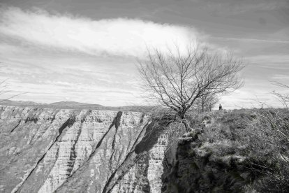 Salto del Nervión y Monte Santiago. Es un lugar de gran belleza natural, rodeado de montañas y bosques que hacen de este paraje un espacio único en el que la naturaleza se muestra en todo su esplendor. FOTOS: © Daniel López García