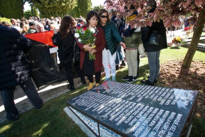 Inauguración del memorial por las víctimas del franquismo en el cementerio de Burgos. TOMÁS ALONSO