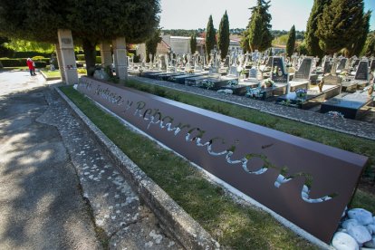 Inauguración del memorial por las víctimas del franquismo en el cementerio de Burgos. TOMÁS ALONSO