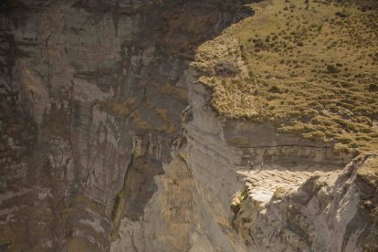 Salto del Nervión y Monte Santiago. Es un lugar de gran belleza natural, rodeado de montañas y bosques que hacen de este paraje un espacio único en el que la naturaleza se muestra en todo su esplendor. FOTOS: © Daniel López García