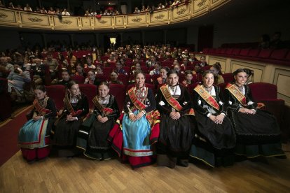 La ceremonia celebrada en el Principal sirvió para entronizar a la nueva corte de los Sampedros,