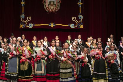 La ceremonia celebrada en el Principal sirvió para entronizar a la nueva corte de los Sampedros,