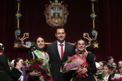 La ceremonia celebrada en el Principal sirvió para entronizar a la nueva corte de los Sampedros,