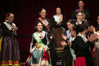 La ceremonia celebrada en el Principal sirvió para entronizar a la nueva corte de los Sampedros,