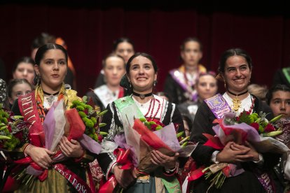 La ceremonia celebrada en el Principal sirvió para entronizar a la nueva corte de los Sampedros,