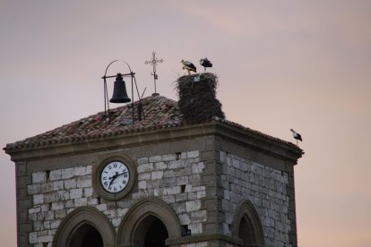 Torre de la iglesia parroquial Santa María de Buniel.