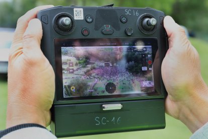 Imagen de la cámara del dron de vigilancia en la macrofiesta universitaria de la ITA, que se celebra en el Parque Ribera Sur de Palencia