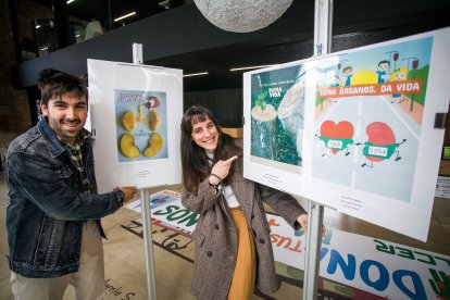 Ganadores del concurso de carteles de donación y trasplante de órganos con sus trabajos