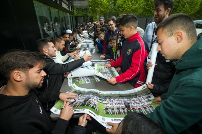 Más de 500 personas se acercaron a El Plantío para llevarse un recuerdo de la temporada.
