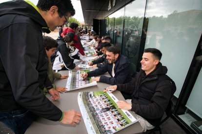 Más de 500 personas se acercaron a El Plantío para llevarse un recuerdo de la temporada.