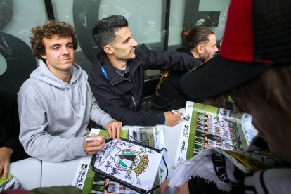 Más de 500 personas se acercaron a El Plantío para llevarse un recuerdo de la temporada.