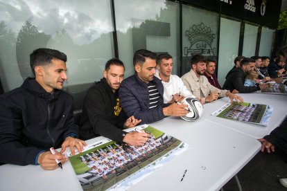 Más de 500 personas se acercaron a El Plantío para llevarse un recuerdo de la temporada.