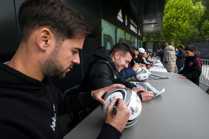 Más de 500 personas se acercaron a El Plantío para llevarse un recuerdo de la temporada.
