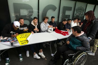 Más de 500 personas se acercaron a El Plantío para llevarse un recuerdo de la temporada.