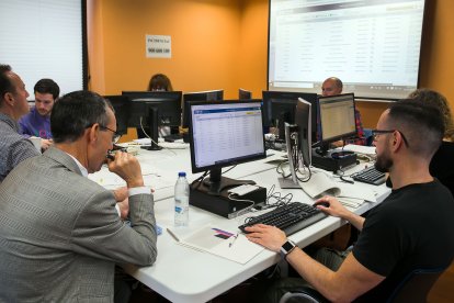 A las 7.30 de la mañana ha empezado a operar el Centro de Recogida de Información en la subdelegación del Gobierno. Todos los datos y todas las incidencias pasan por este lugar.