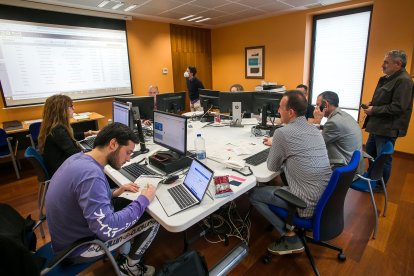 A las 7.30 de la mañana ha empezado a operar el Centro de Recogida de Información en la subdelegación del Gobierno. Todos los datos y todas las incidencias pasan por este lugar.