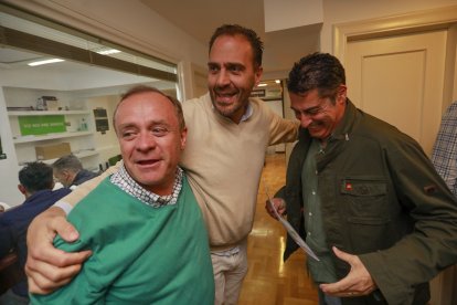 Martínez Acitores con Ignacio Peña y Raúl Martínez.