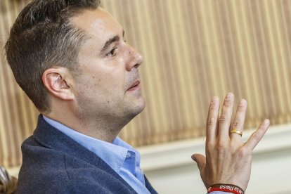 El alcalde en funciones, Daniel de la Rosa (PSOE), durante la entrevista.