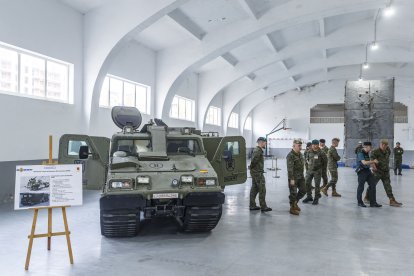 El acuartelamiento Diego Porcelos acoge la celebración del Día de las Fuerzas Armadas.